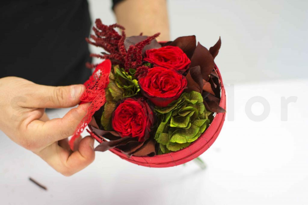 bouquet avec des roses rouges stabilisees diy pour les pros fleuristes