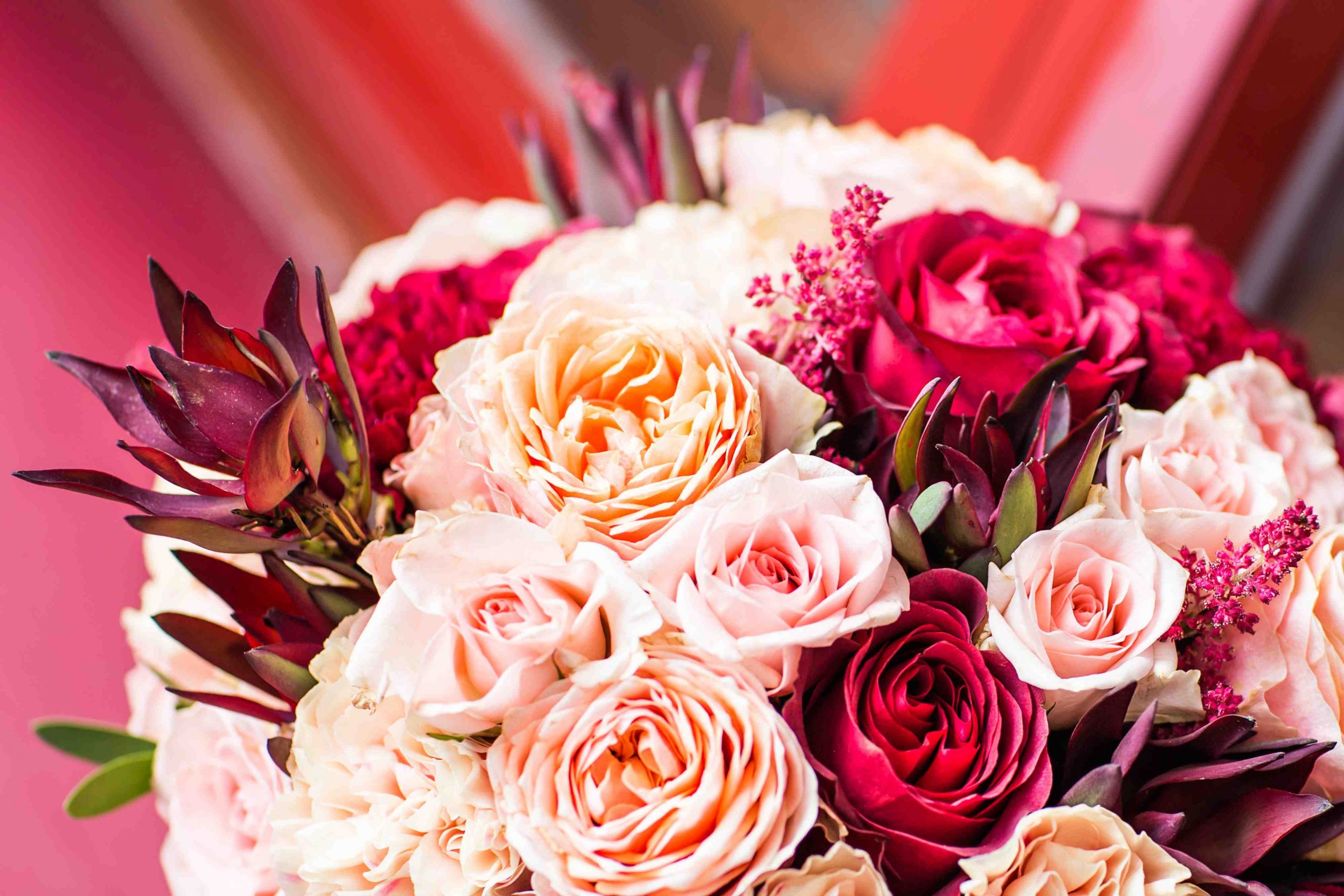 bouquet de mariee tendances rose vif et rouge
