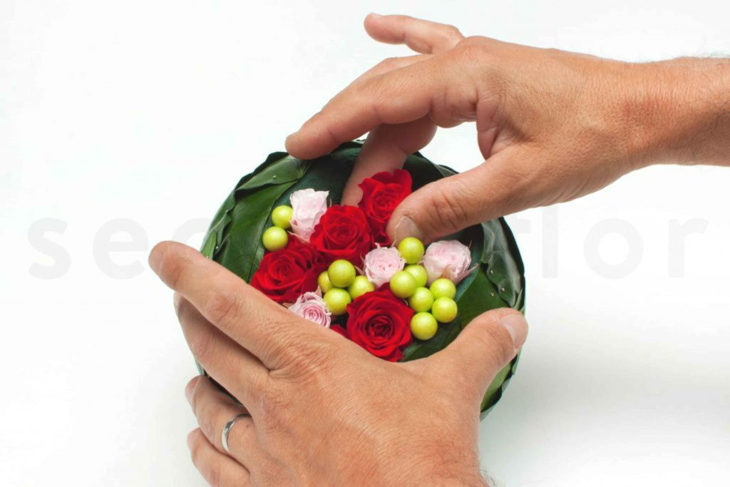 boule de roses stabilisees à offrir pour toutes les occasion diy pour les professionnels du vegetal