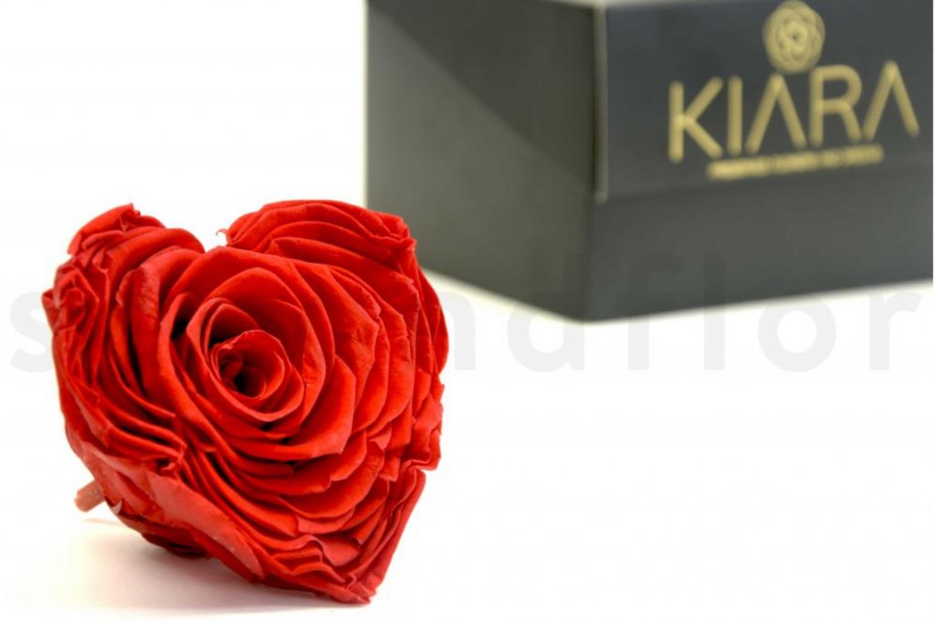 rose en forme de coeur rouge ideale pour faire des ventes additionnelles lors de fetes commerciales