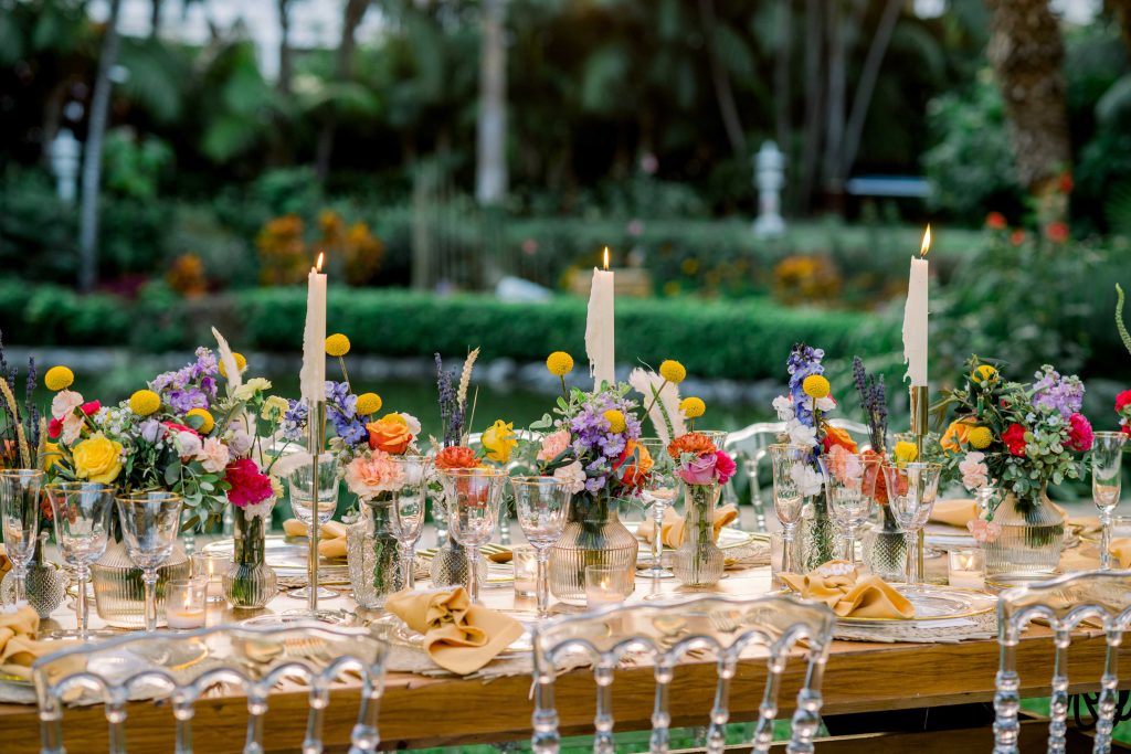 table mariage tendances 2023 wedding trend colorful table